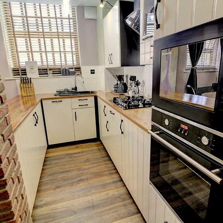 The Old Joiner'S Shop Apartment วิทบี ภายนอก รูปภาพ