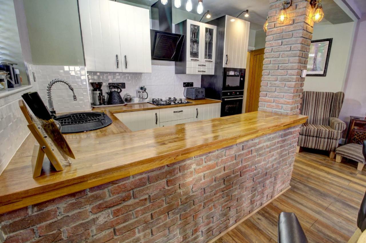 The Old Joiner'S Shop Apartment วิทบี ภายนอก รูปภาพ